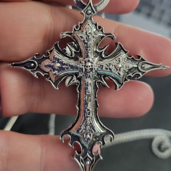 Gothic skeleton crucifix silver tone cross necklace - Picture 5 of 7